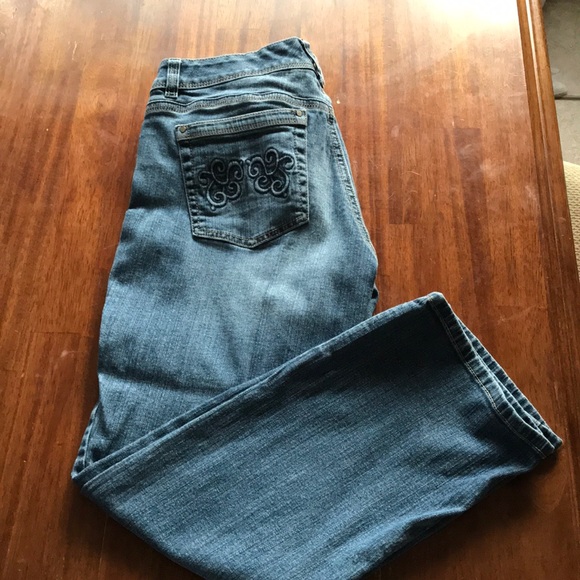 White House Black Market Cropped jeans - Picture 2 of 5